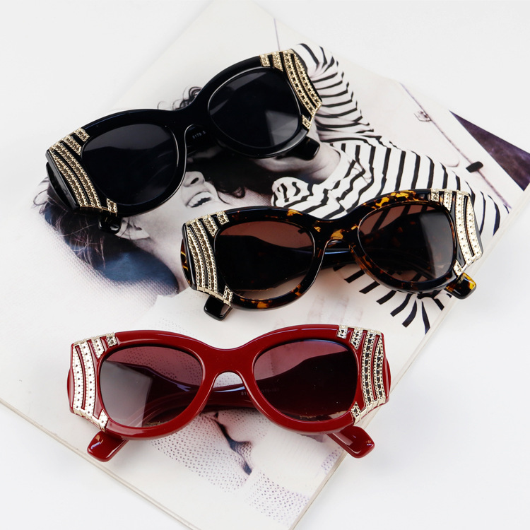 新款2021时尚金属装饰个性太阳镜女欧美潮流街拍墨镜跨境眼镜批发