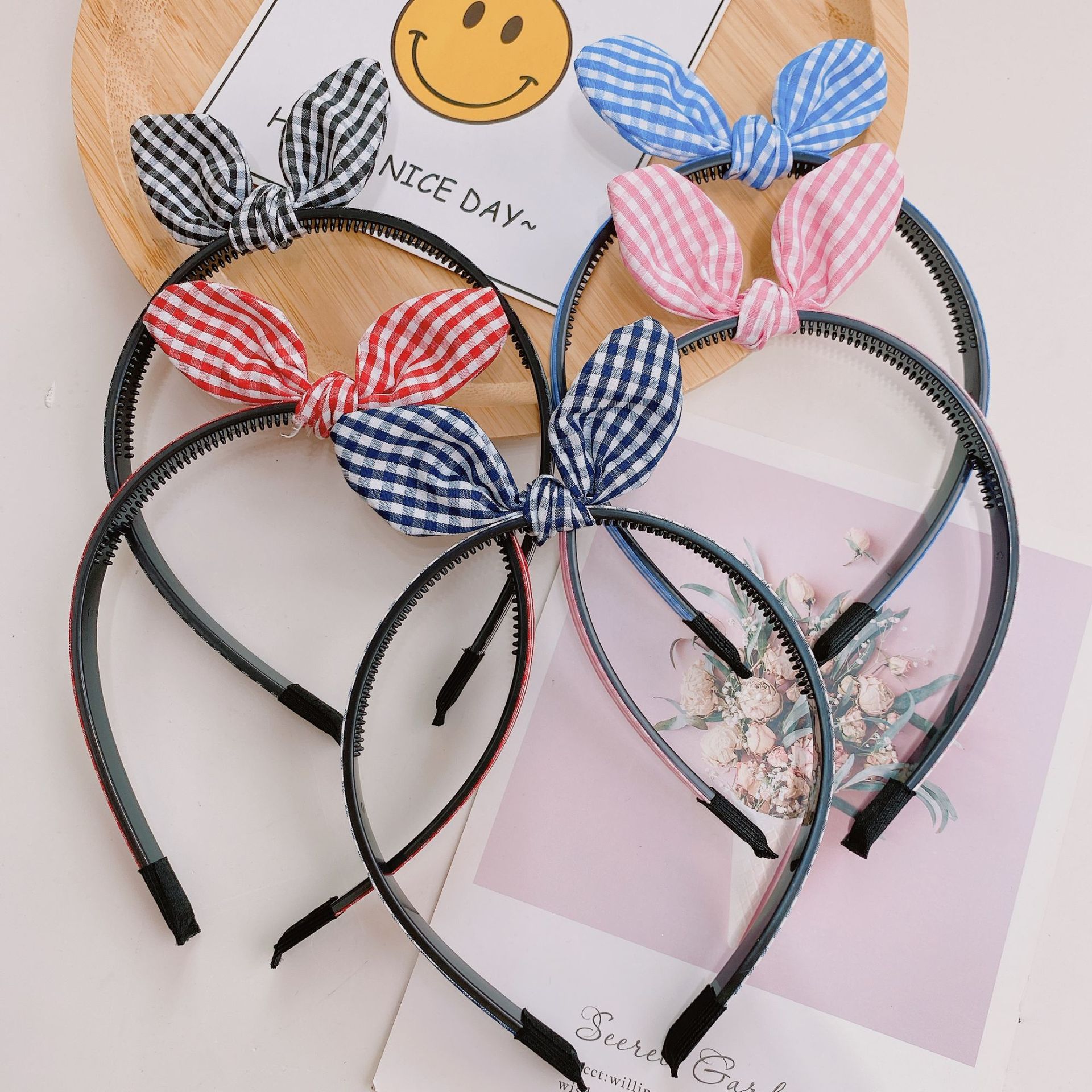 The new hair accessories from Dongdaemun, South Korea, feature a variety of floral rabbit-ear headbands, which are sweet and cute for girls Specification image