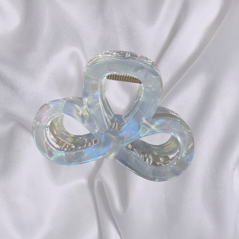 Yumi Accessories' colorful bow medium-sized grabber is fashionable, simple and versatile. It's a girl's back head updo shark clip details Picture