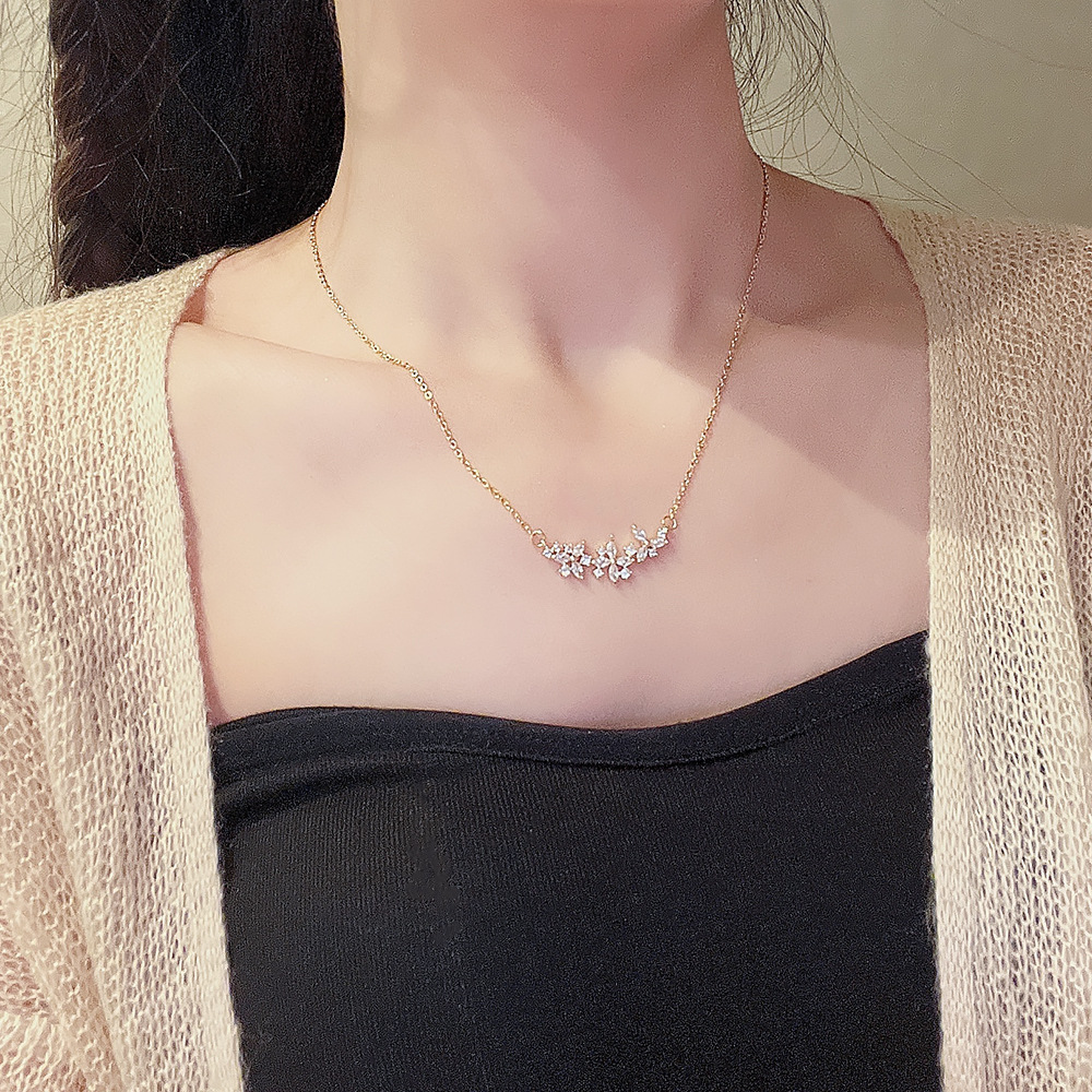 Spring And Summer New Petal Zircon Necklace Women's Titanium Steel Color Preserving Simple Exquisite Clavicle Chain Niche Super Fairy Pendant Application Scenario