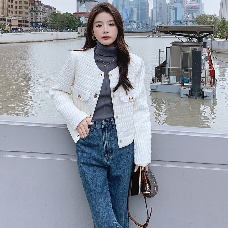 Real shot of 2022 Xiaoxiangfeng down jacket, a light and thin women's short, retro and elegant winter top, 90 white duck down jacket, trendy details Picture