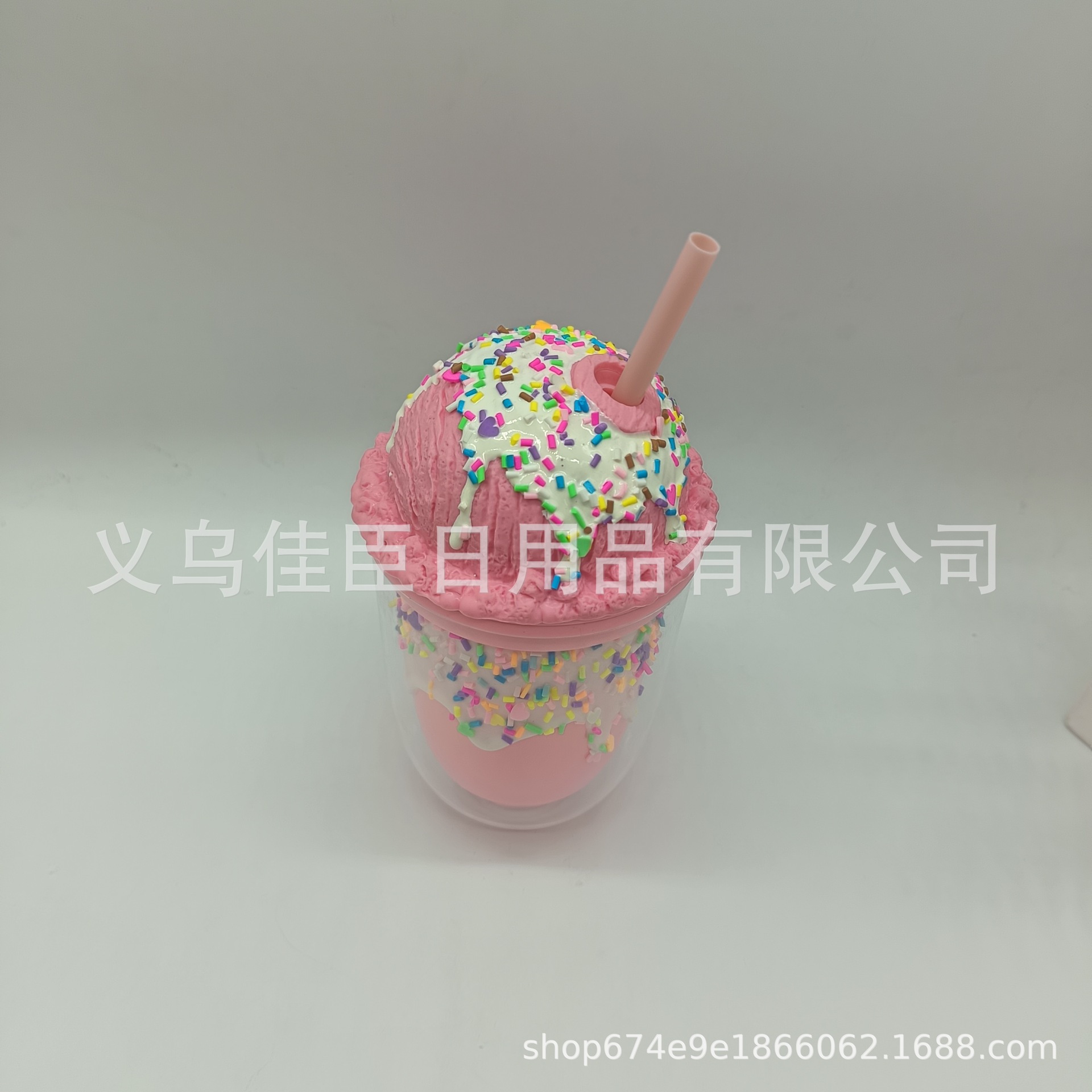 Cross-border exclusive beverage cups, fashionable gift cups wholesale, creative ice cream shaped water cups, large-capacity straw cups Specification drawing