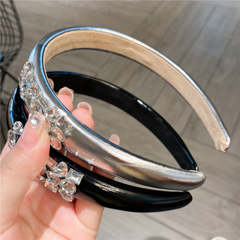 Korean-style black and silver patent leather shiny hair band, water diamond elegant and simple hair clip, versatile hair accessory for going out, popular headband for young girls Specification image