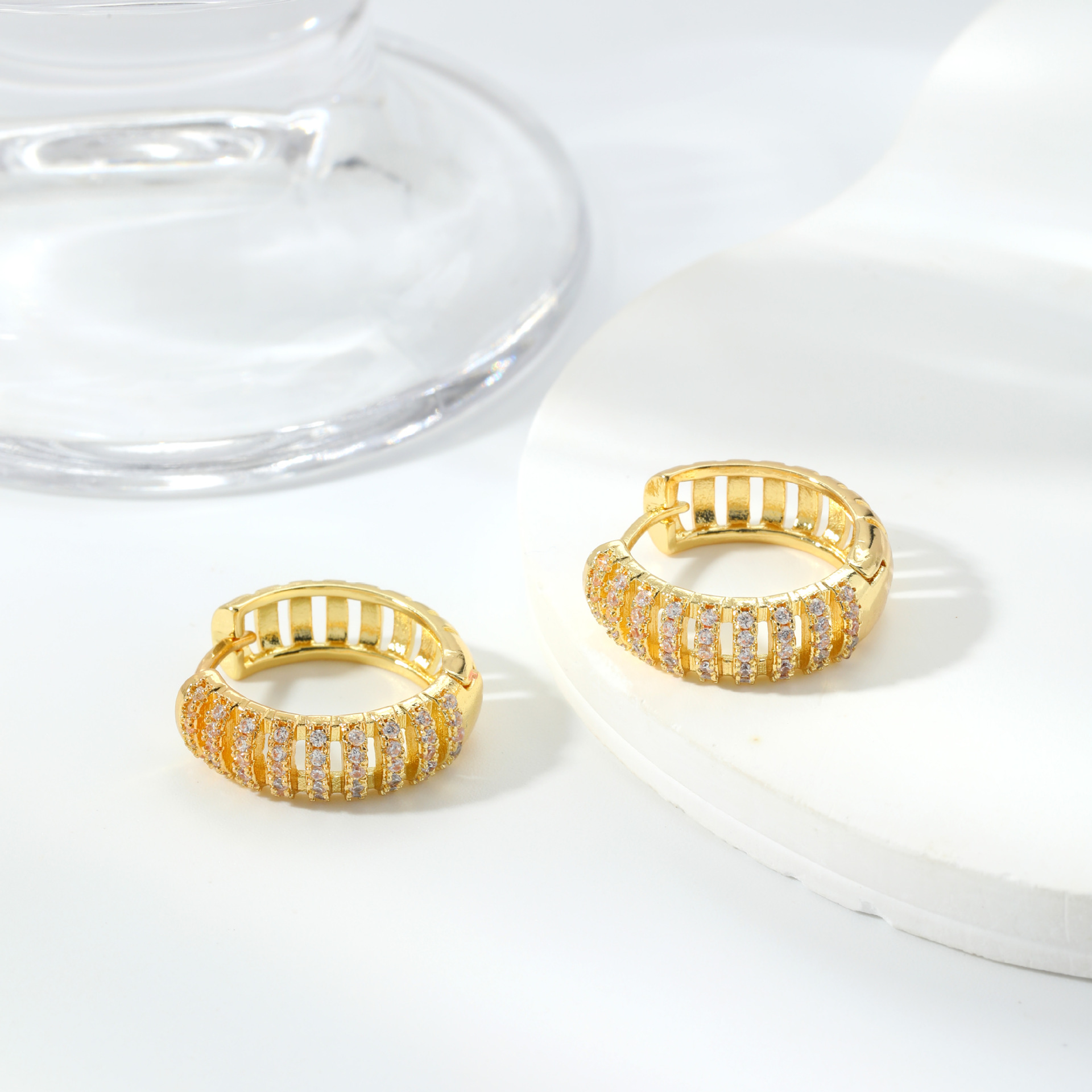 Kashi's autumn cross-border minimalist InS-style ring zircon geometric sparkling ear buckles are Valentine's Day gift accessories for couples Application Scenario