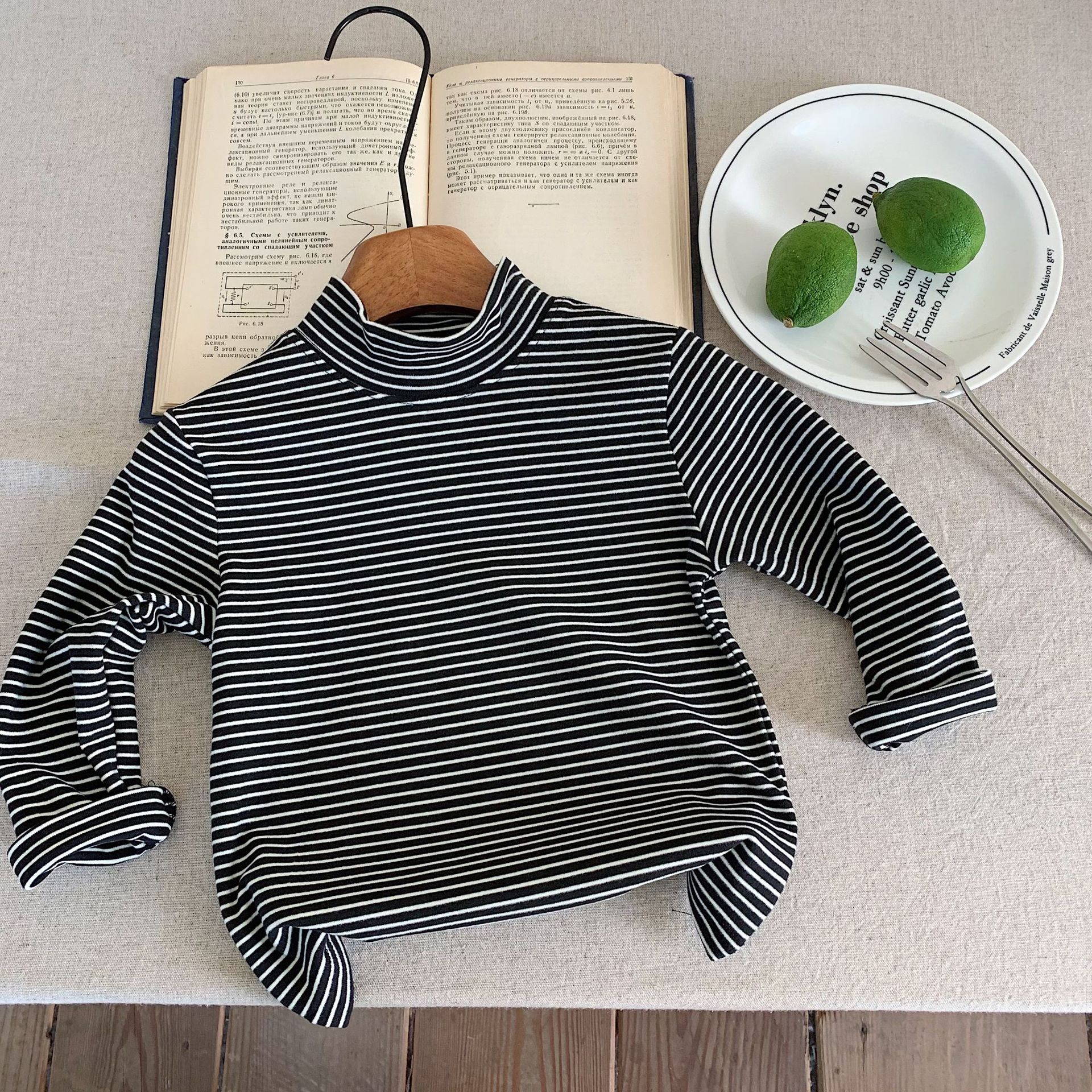 Children's base shirt semi-high neck boys' striped beige autumn and winter style baby skin-friendly velvet long-sleeved T-shirt base, trendy details Picture