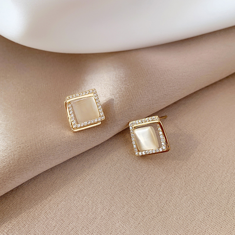 New French retro multi-layer square cat's eye stone ear studs, simple and elegant earrings, women's light luxury, versatile and high-end feel