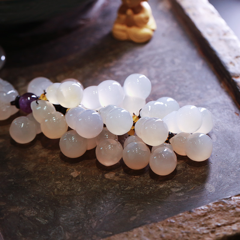 Natural white chalcedony PI Xiu chalcedony gourd car pendant for men and women, creative car rearview mirror interior decoration, exquisite car pendant Item Picture