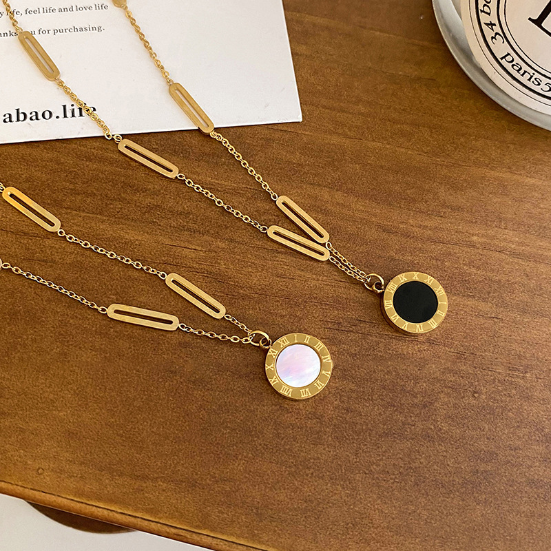 Double-sided pendant necklace for women, light luxury and niche titanium steel collarbone chain sweater chain, 24 new autumn and winter bestseller, high-end feel Application Scenario
