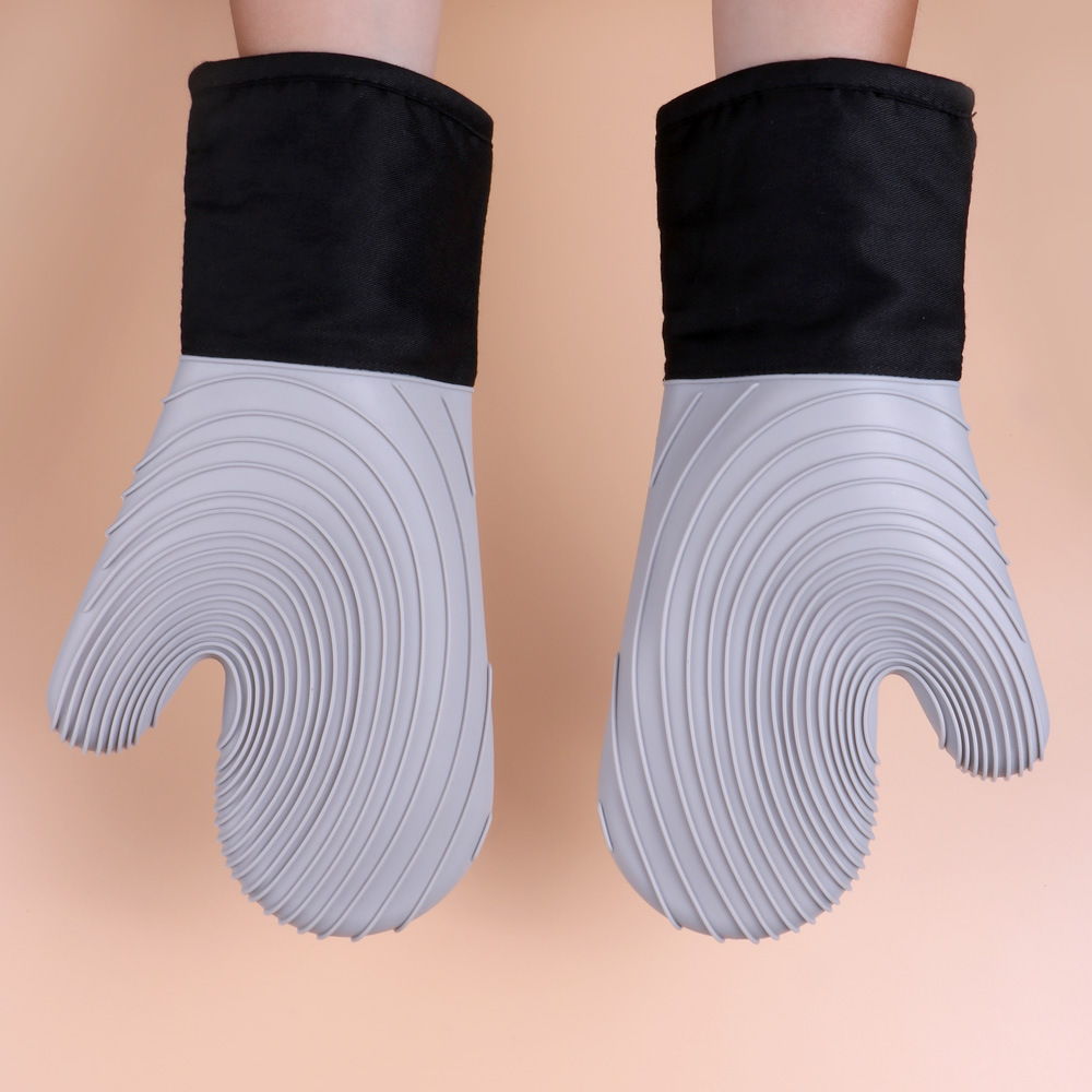 Silicone Insulated Gloves Microwave Oven Heat Resistant Kitchen Heat Resistant Gloves Thick Cotton Non-Slip Waterproof Oven Gloves Application Scenario