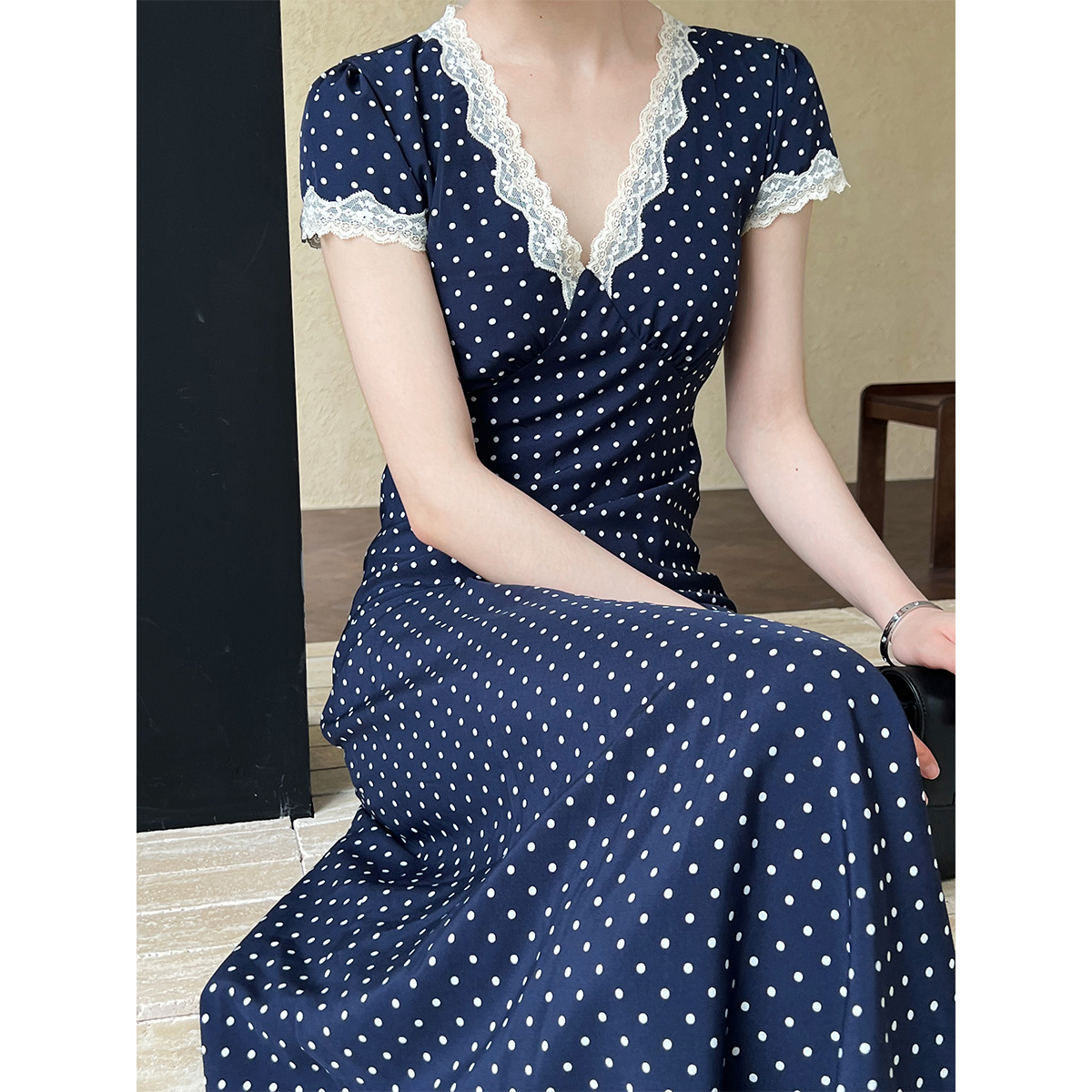 Luxi French lace polyester fiber patchwork dress for summer V-neck style, with polka dots that cinch the waist and make one look slender. 8677 Specification image