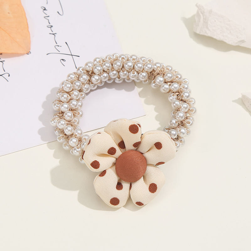 Dongdaemun hair accessories, headwear, bow ties, pearl cartoon bear hair bands, bun hairstyles, leather bands and hair strings from South Korea Application Scenario