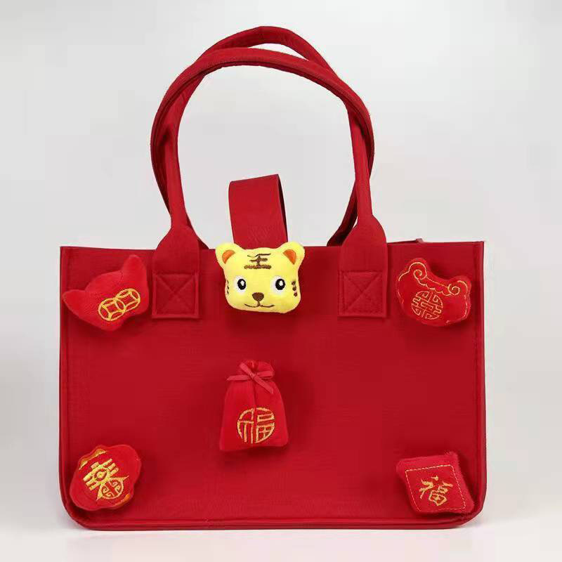 2023 Net Red New Felt Bag With Gift Tote Bag Cartoon Felt Tote Bag Logo Gift Bag Application Scenario