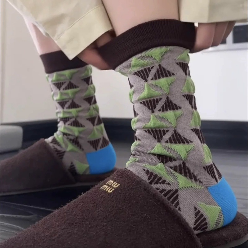 One-piece consignment of Japanese retro color-blocking relief patterned mid-calf socks for women, spring and summer plant and flower piles of socks, and Instagram trendy women's socks Specification image