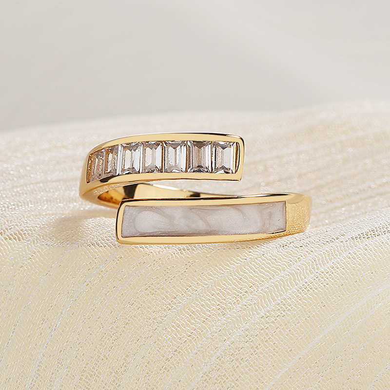 KIMOJ 2025铜锆石戒指跨境热卖镶方形锆石滴胶戒指女香槟金轻奢冷淡开口可调节食指指环详情5