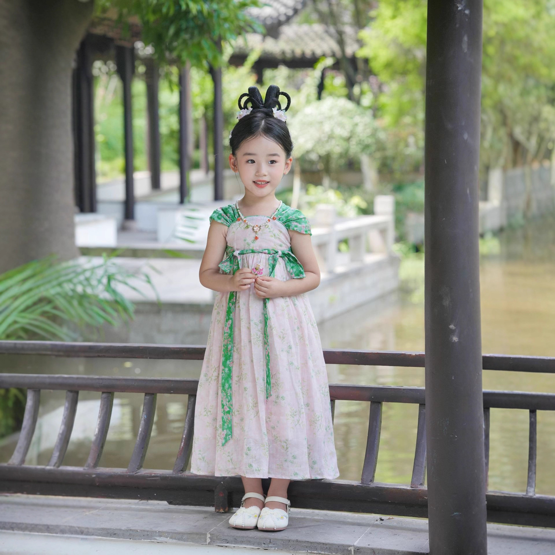 National Trend -2026 Summer New Baby Hanfu Children's High-waisted lace-up Vacation Hanfu Dress Improved Sleeveless ramie Hanfu for Babies Application Scenario