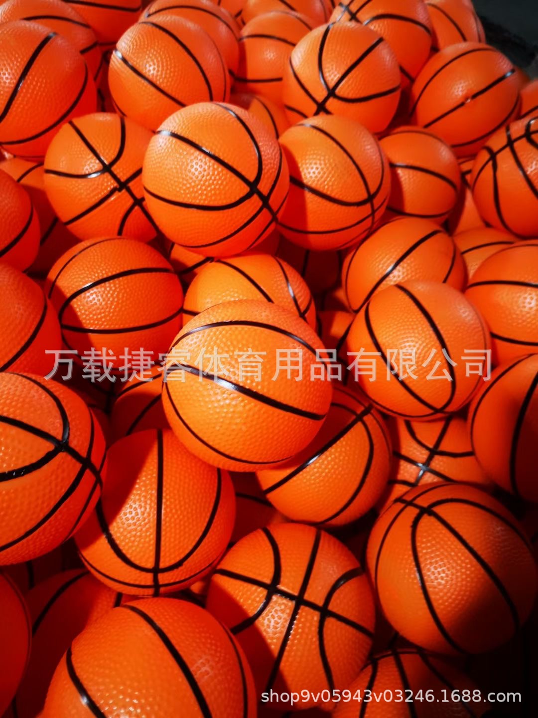 儿童玩具篮球白底实物图