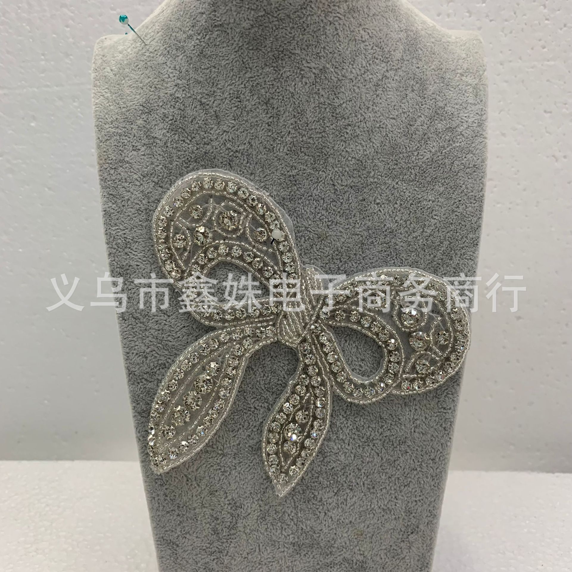 Tassel chain, triangular wavy lace, rhinestone welded chain, wedding dress and evening gown accessory decorative chain Application Scenario