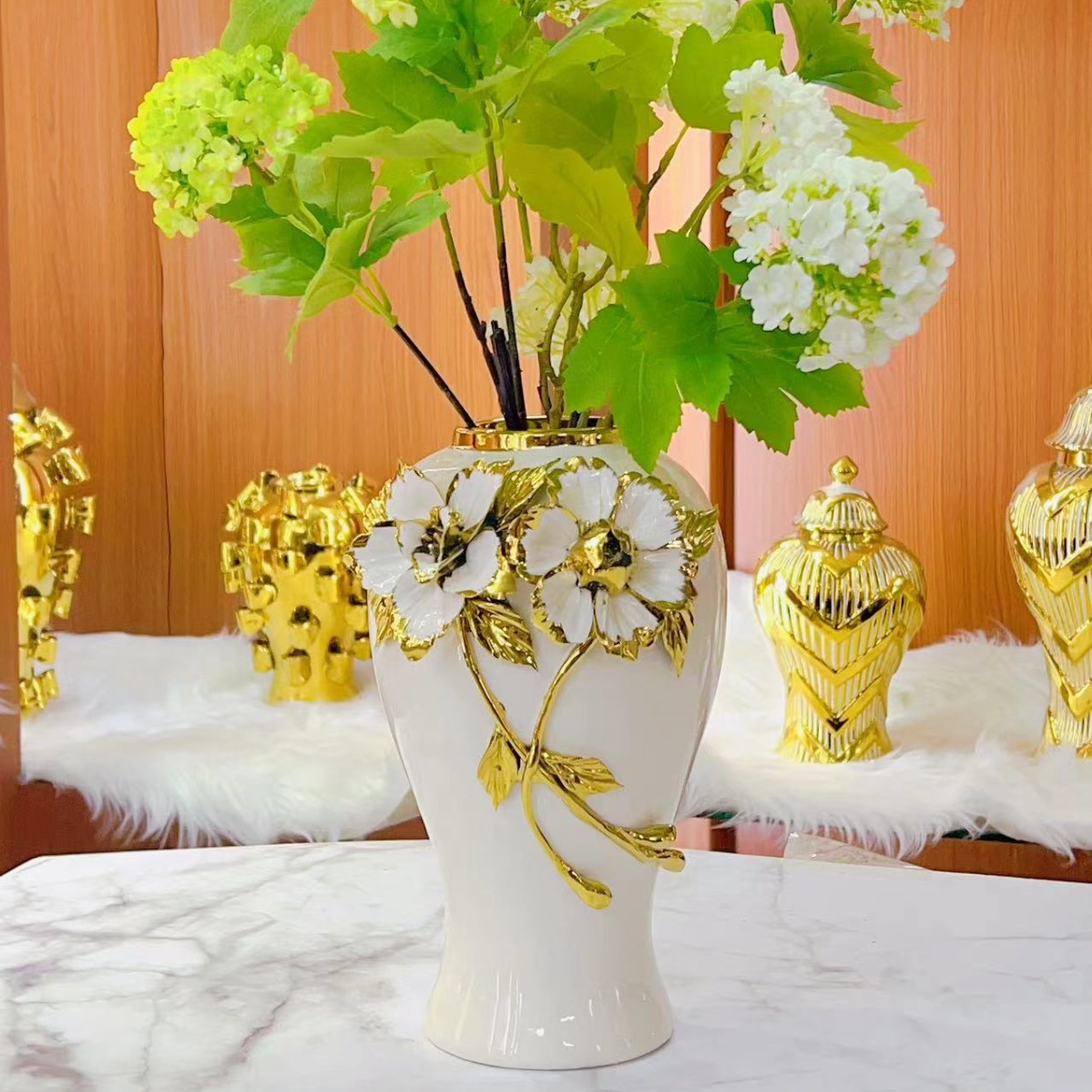 New ceramic electroplated decal golden general jar, European-style flower arrangement vase, handicraft display item, decorative storage jar details Picture