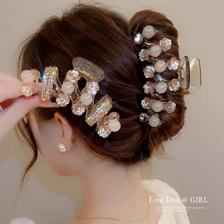 Elegant little camellia flower bead claw clip, large hair volume, high-end updo shark clip for women at the back of the head Application Scenario