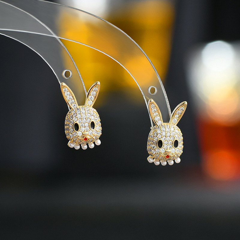 秋冬新款镶锆石气质耳钉女S925银针高级感本命年兔子耳饰珍珠耳坠