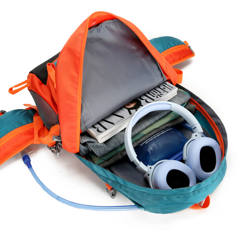 Wholesale of new backpacks, hiking sports backpacks, large-capacity water-resistant casual cycling and mountaineering bags Application Scenario