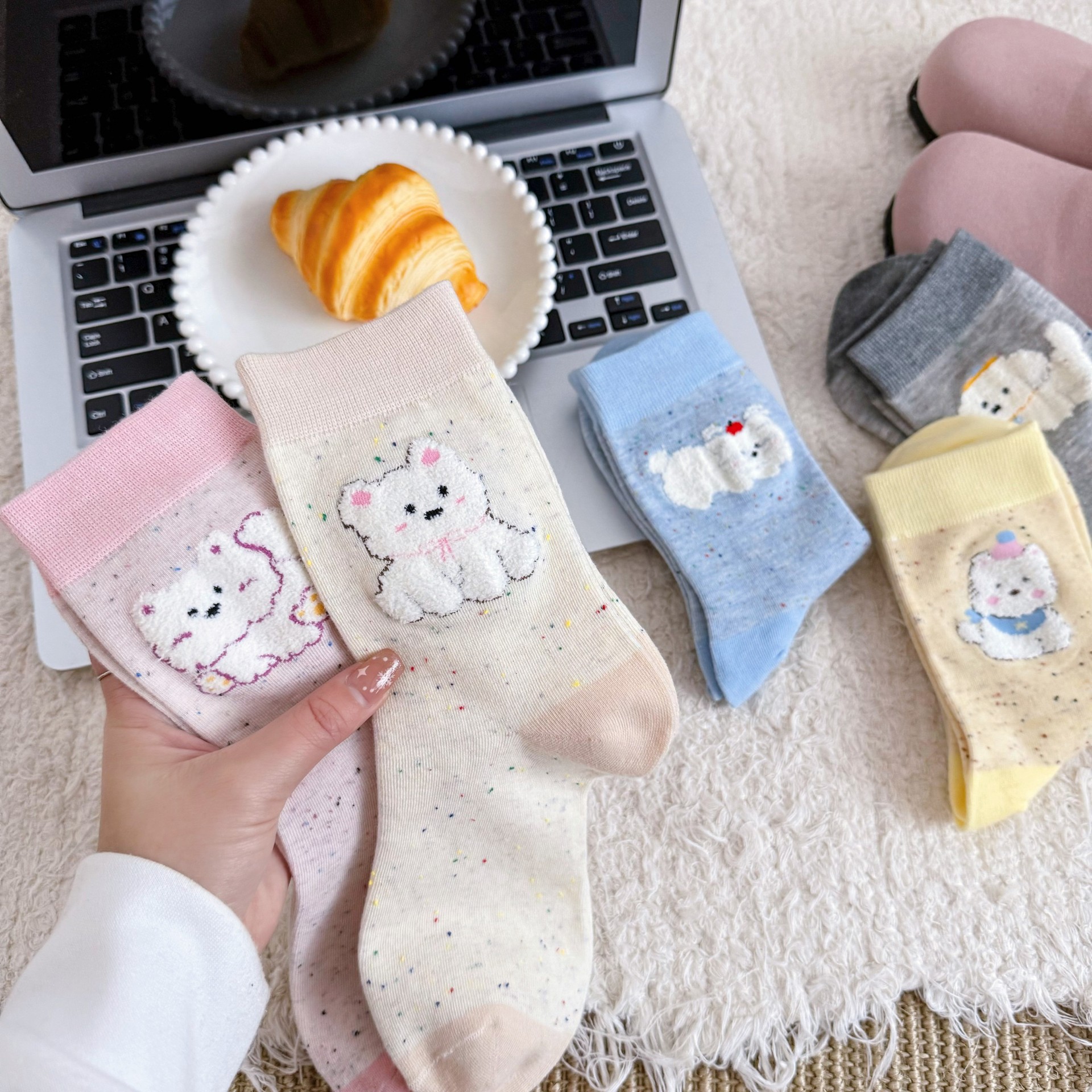 Sock stall, one-piece delivery service, cute socks for girls, spring and summer mid-calf socks, color-blocked dot yarn, cartoon, ins, trendy school style, girls, puppies, plush socks, one-piece delivery service Specification image