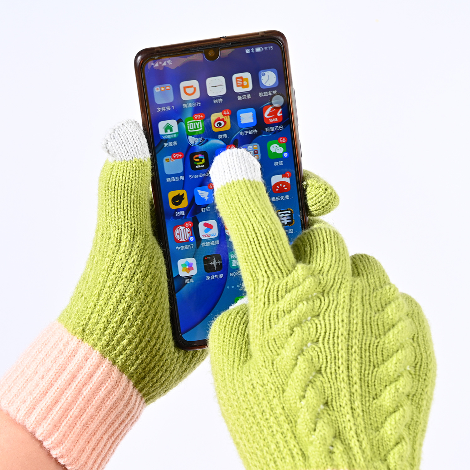 Wholesale of new winter plush gloves, knitted gloves, cute cold-proof touch screen gloves for girls in autumn and winter, and warm student gloves Application Scenario