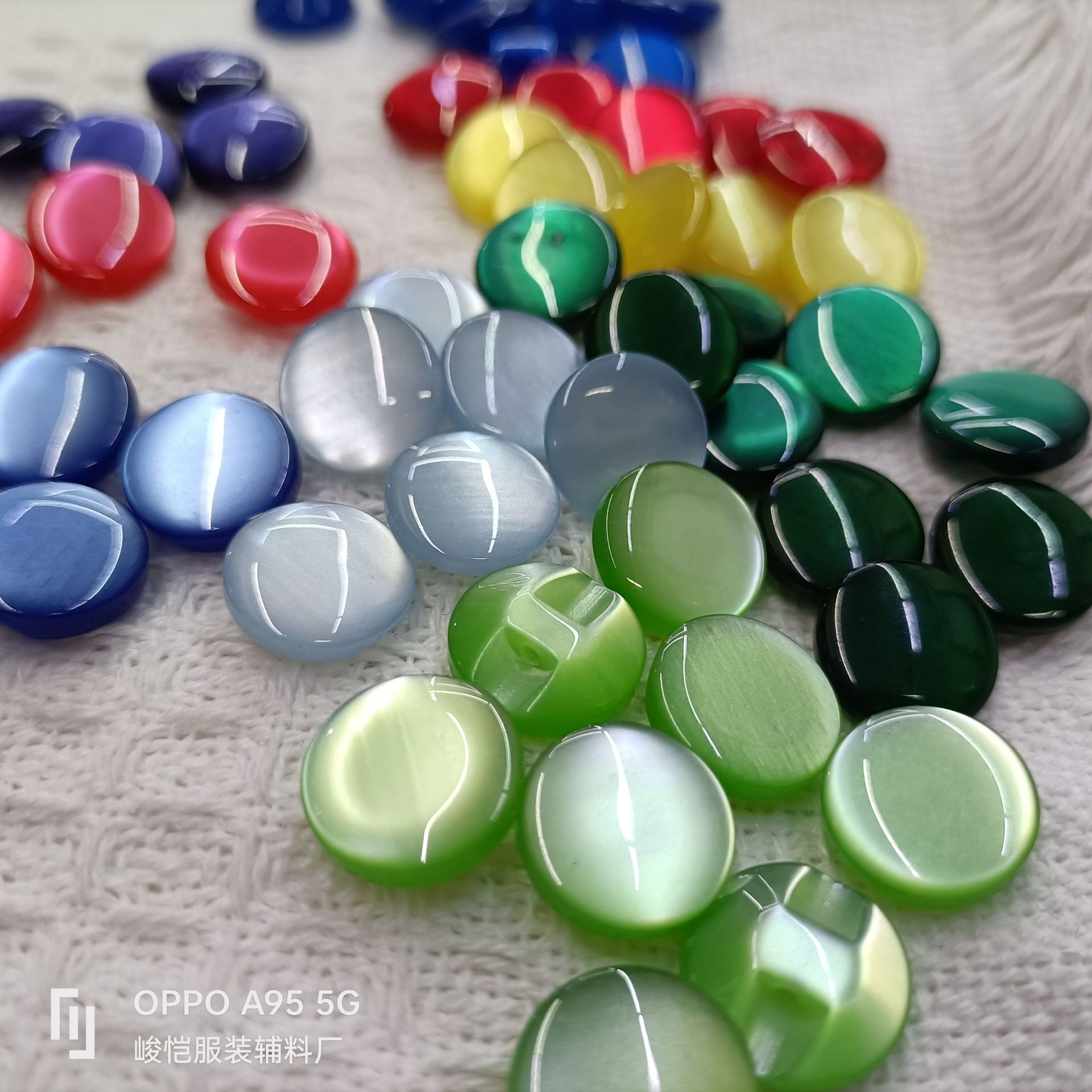 Resin colored pearlescent shirt buttons, candy-colored children's blue sweater, dark eye baby knitted sweater coat buttons Specification image