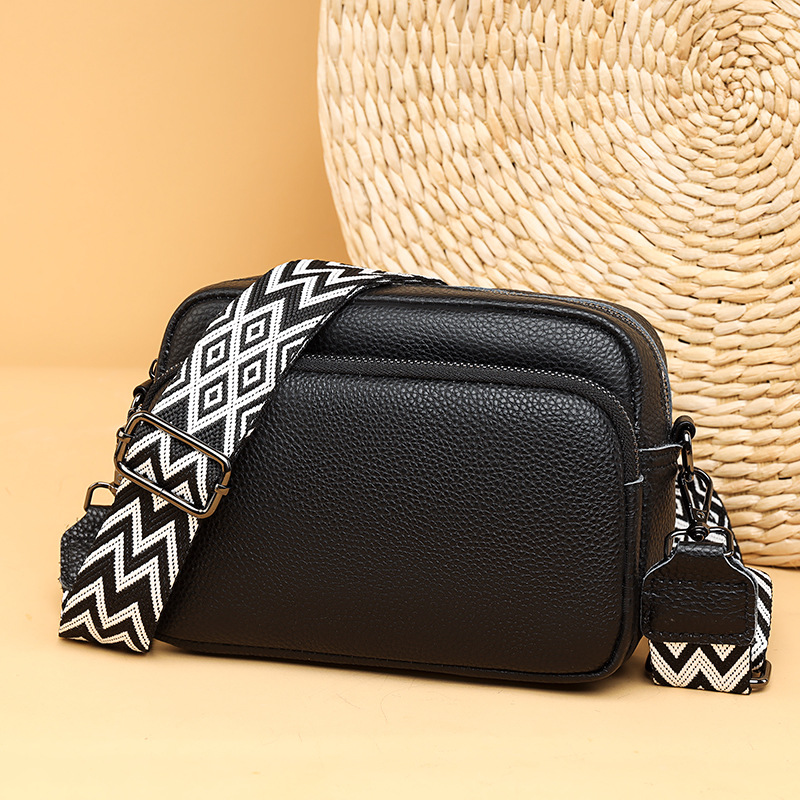 Bag Women's New Cross-Border Fashion Leather Lychee Grain Shoulder Bag Foreign Trade All Cross Body Bag Small Square Bag Application Scenario