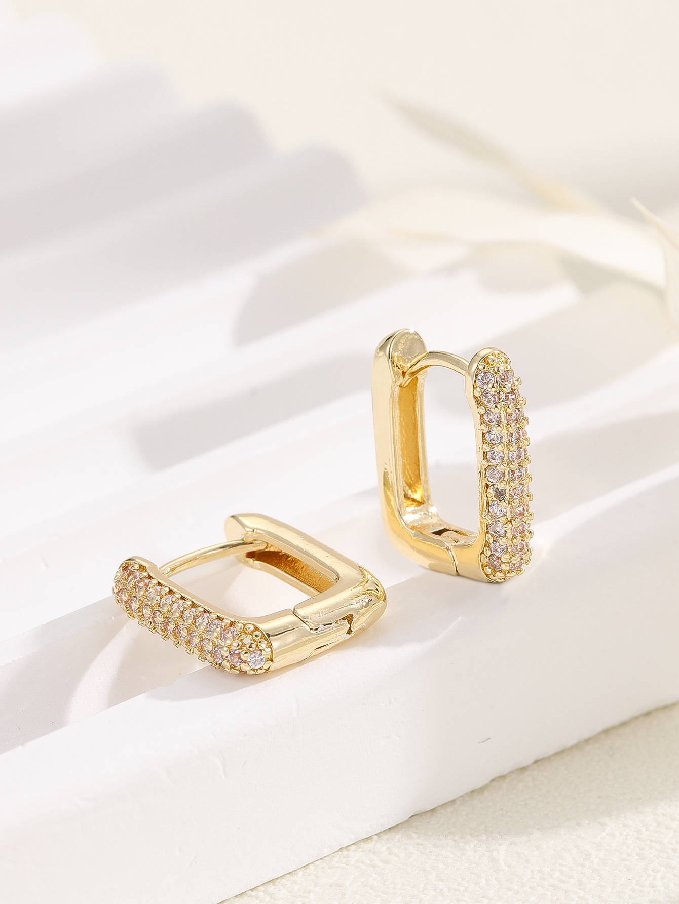 European and American cross-border high-end geometric U-shaped full diamond earrings, fashionable ear buckles, French simple earrings for women wholesale Item Picture