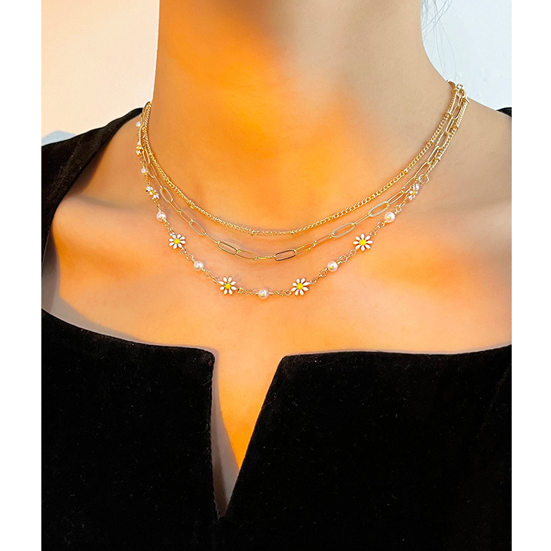 Design sense small Daisy pearl necklace female INS wind light luxury small fold wear clavicle chain anklet set tidal wholesale full figure