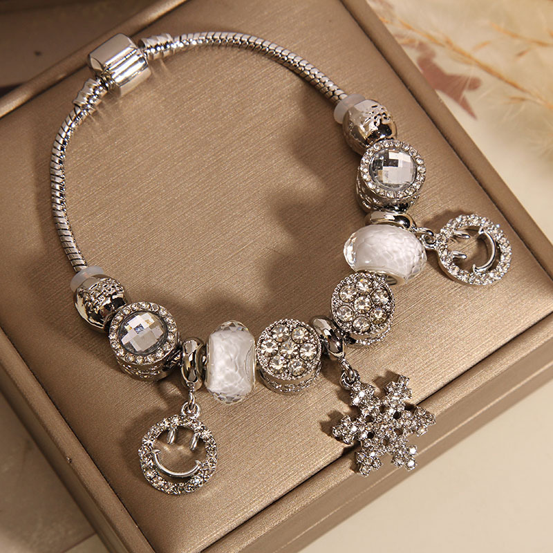 Pan estilo brazalete de nieve nicho ligero extravagancia blanco borracho cuentas cara sonriente pincho de mano temperamento corazón de chica brazalete de influenciador Specification image