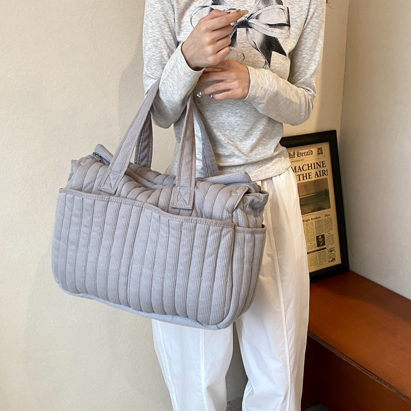Best-selling mommy bag, fashionable Korean-style women's bag, tote bag, large-capacity, hand-held storage bag for mothers and babies details Picture