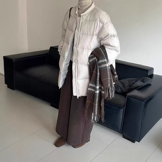 New Korean-style fashionable and versatile round-neck thickened mid-length down jacket for women in the autumn and winter of 2025 Application Scenario