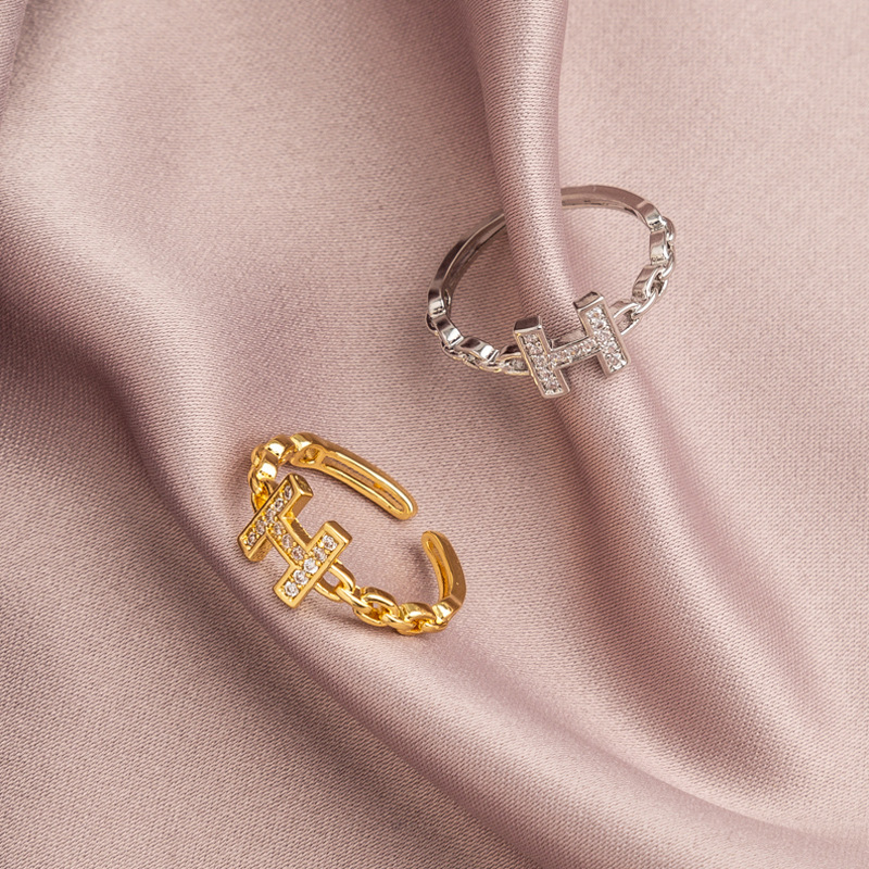The letter H zircon ring is a trendy and niche design for women on Instagram. It is a fashionable and individualistic ring with an open index finger, exuding a light luxury and elegant charm Specification image