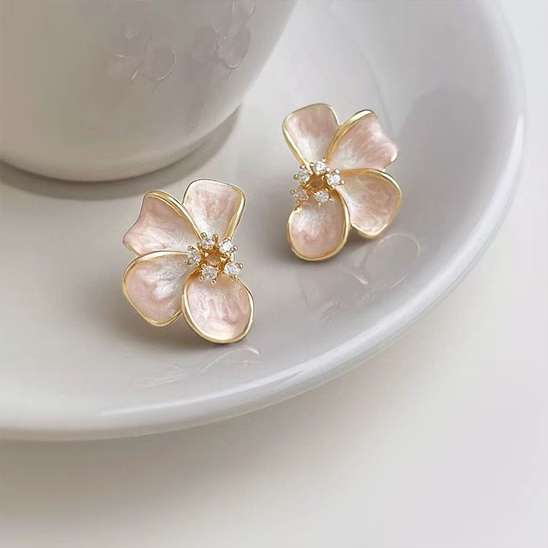 New spring and summer pink enamel flower stud earrings, pure silver needle unique earrings, high-end women's light luxury niche earrings details Picture
