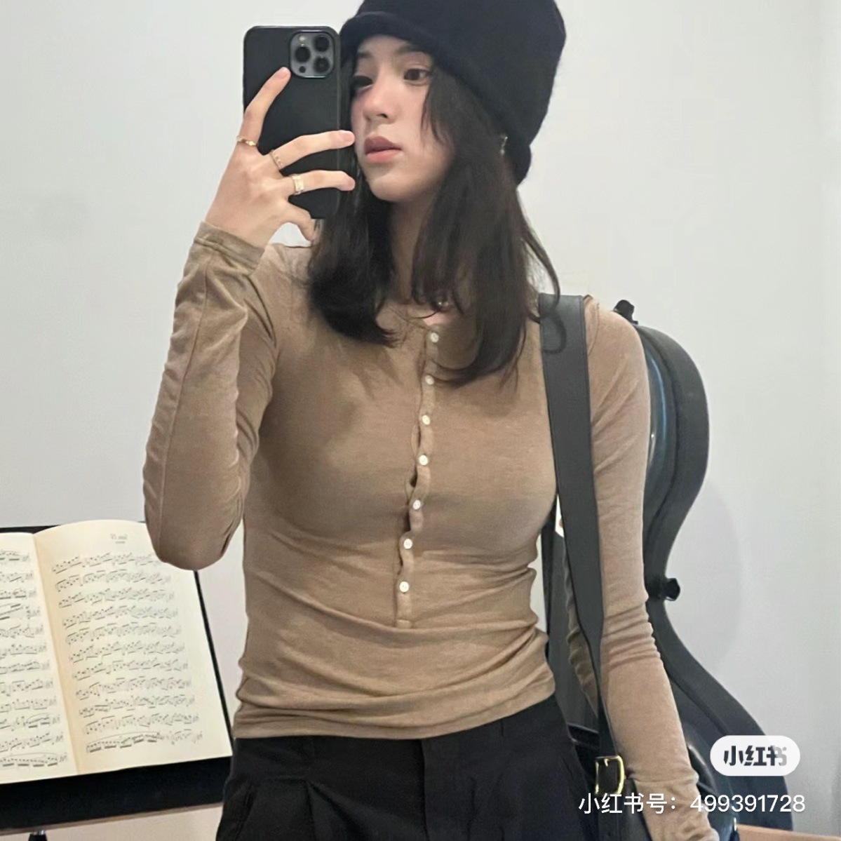 This autumn new Henry collar wool slimming base layer sweater with shell buttons makes you look tall and slender. It's a thin, long-sleeved knitted sweater for women Specification image