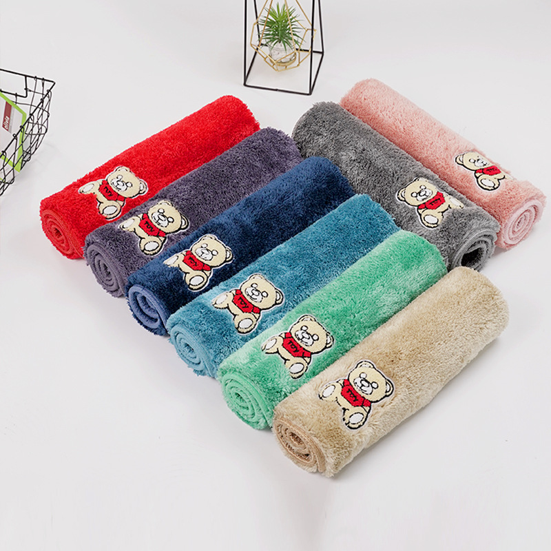 Wholesale of cross-border home bedroom bright velvet carpets, bathroom absorbent floor MATS, anti-slip door MATS and floor MATS Application Scenario