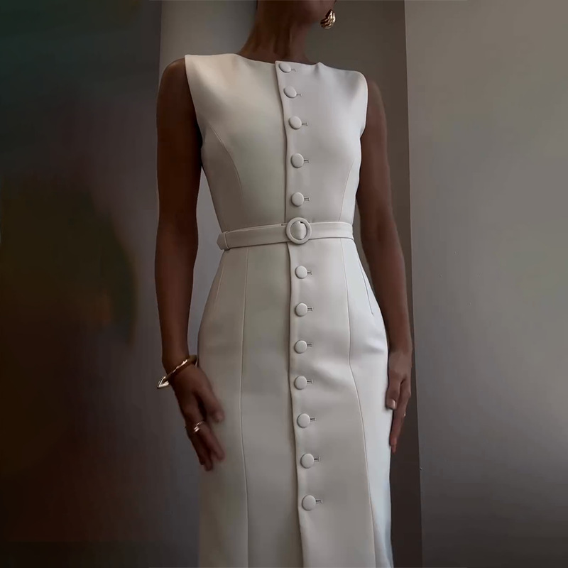 A new summer 2025 Amazon cross-border women's dress in solid color, round neck, sleeveless, single-breasted and multi-button style full figure