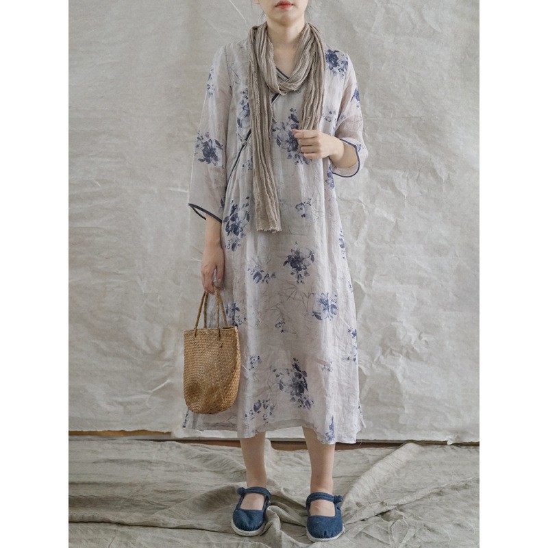 The improved version of the cheongsam dress for spring and summer 2025, a Chinese-style tea dress with a refined and elegant daily look, is a trendy and youthful, slimming women's dress Application Scenario