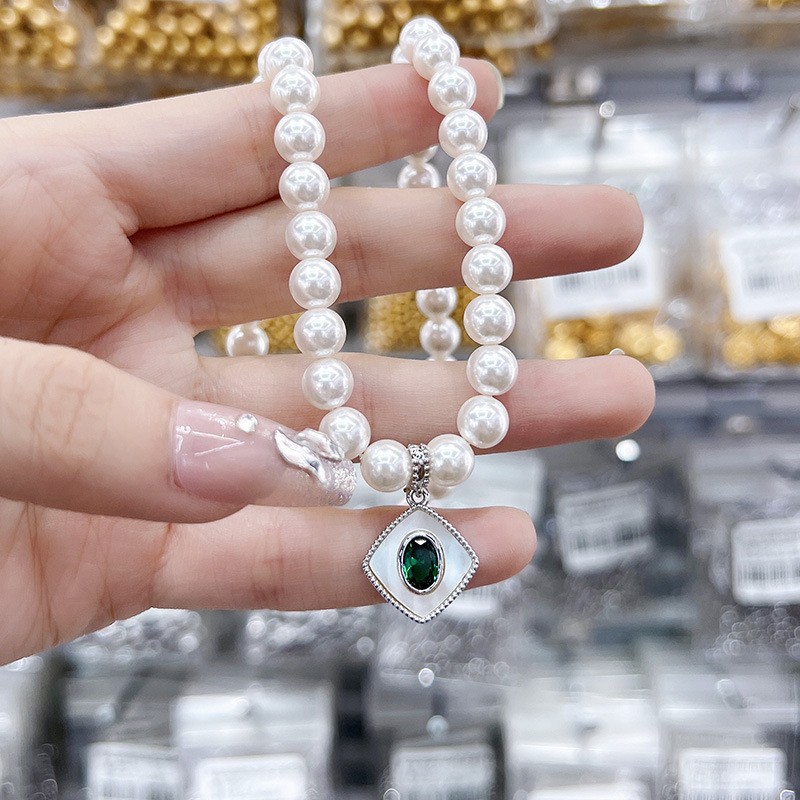 Copper-clad gold color-preserving French retro pendant, freshwater pearl necklace, bracelet, sweater chain pendant, diy jewelry accessories Application Scenario