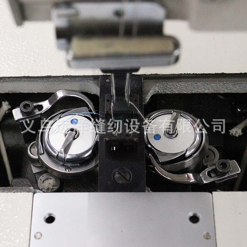 Hanma Sewing Machine Factory directly sells Hanma HM-8422D micro-oil double-needle direct drive flat sewing machine with large and small shuttle belts and curved knives Application Scenario
