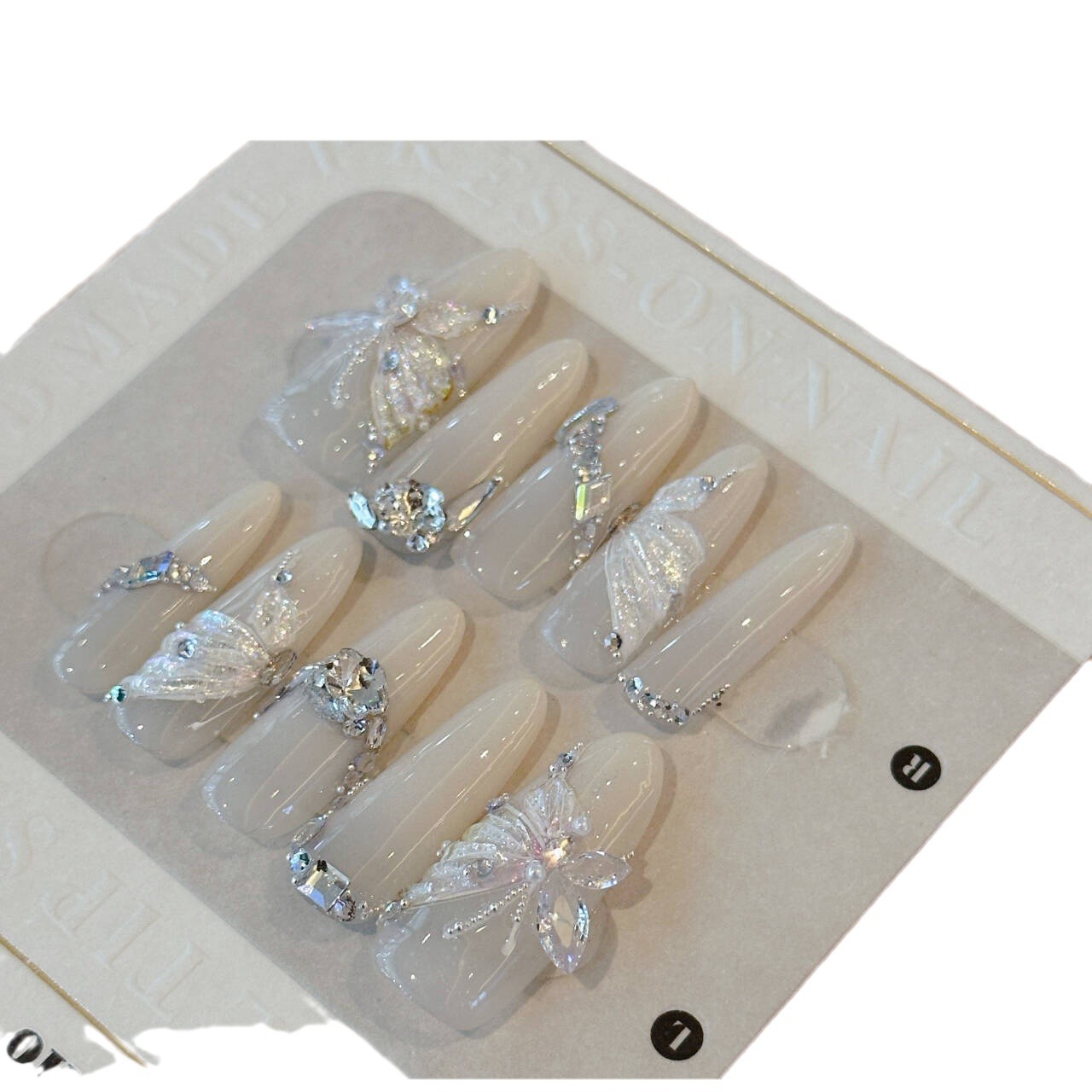 Nai Xi [Original] Pure handcrafted wearing, European and American fairy-like high-end light luxury three-dimensional relief butterfly super-bright zircon Item Picture