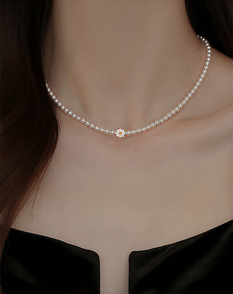 Millet pearl Daisy pearl necklace accessory for women, timeless, versatile for autumn and winter, high-end style, simple collarbone necklace accessory pic 1