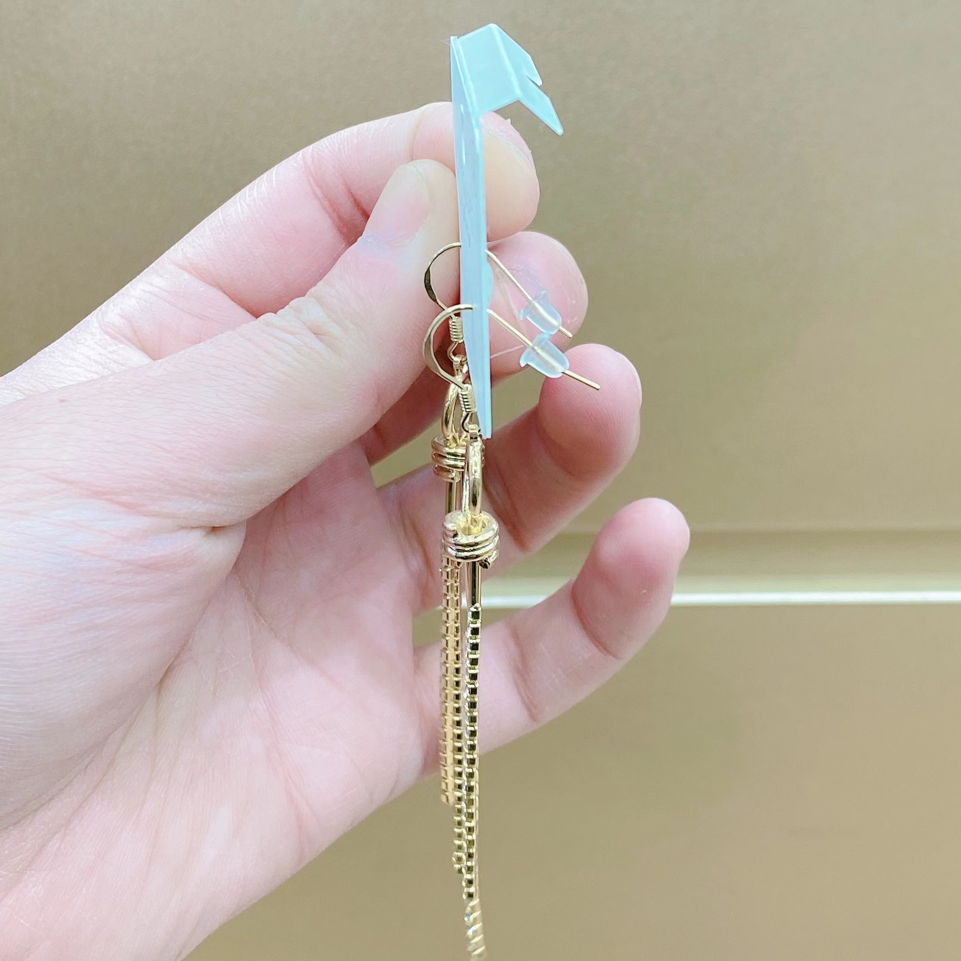 الإبرة الفضية المتدفقة من سلسلة الزكون الزكون Specification image