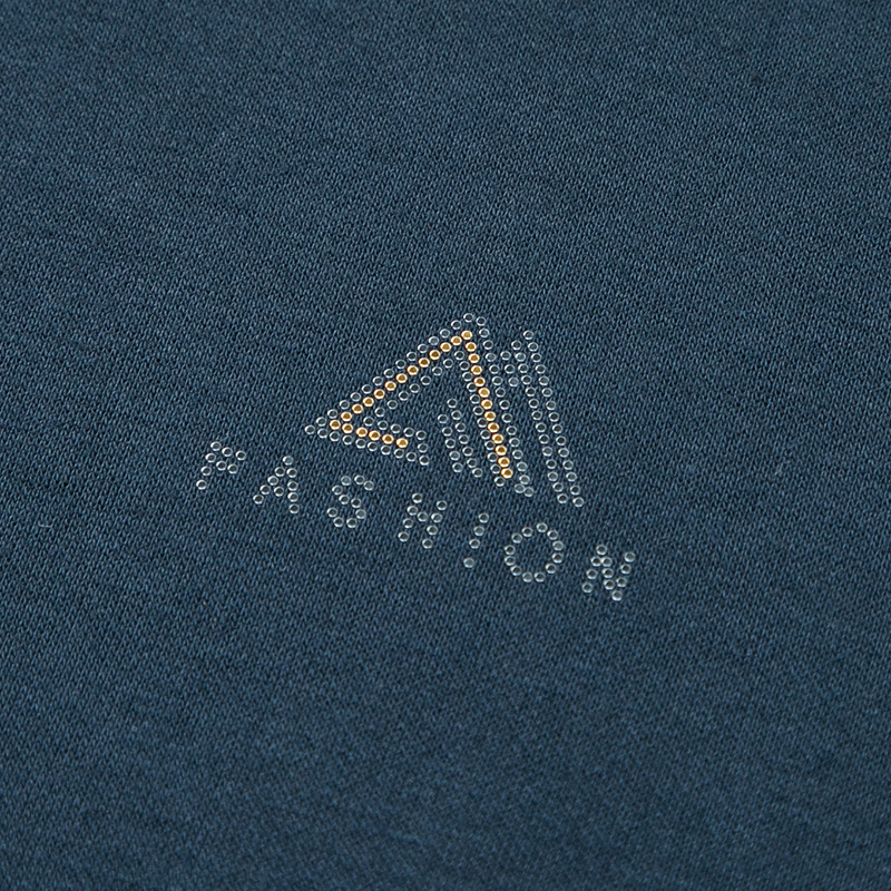 Spring and autumn men's fashion trend round-neck long-sleeved T-shirts, casual young and middle-aged casual diamond-encrusted light luxury sweatshirts, one-piece consignment Application Scenario