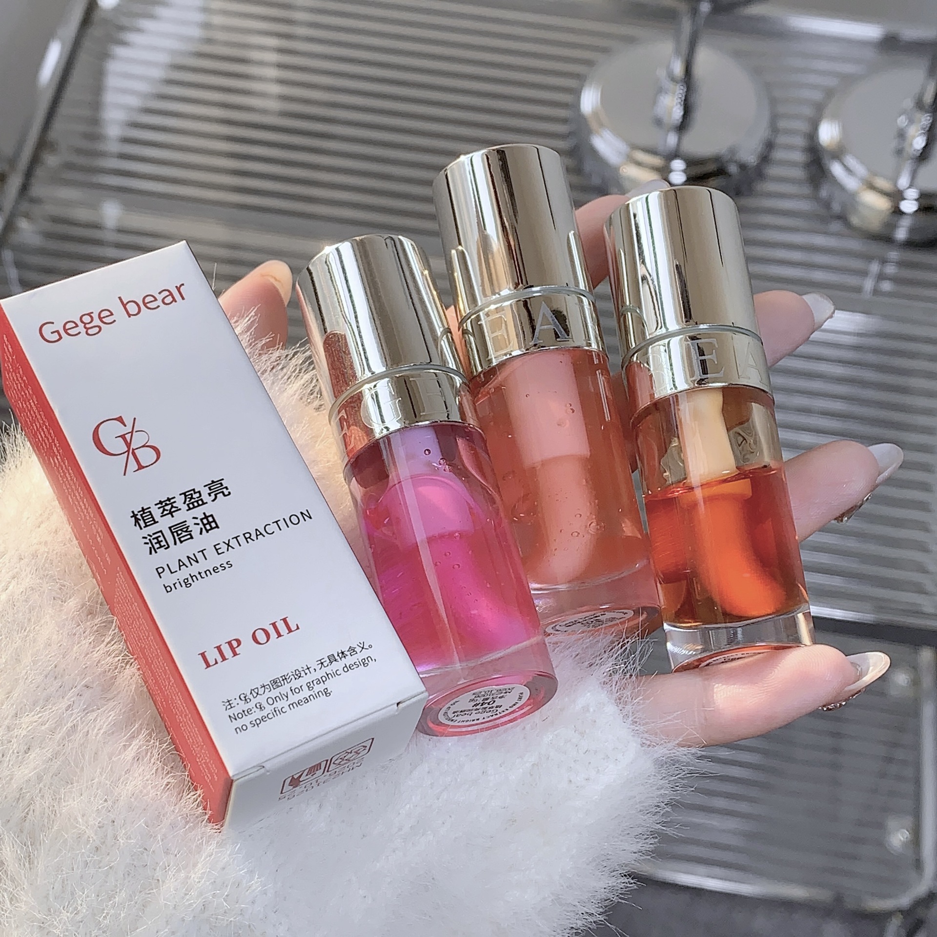 Gegebear Plant-based Brightening and Moisturizing Colored Lip Oil hydrates and moisturizes the lips, and the chubby glass lips prevent dryness and cracking in autumn and winter Specification image