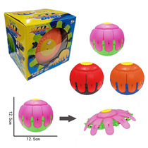 Indoor and outdoor toys Light up music UFO ball shake sound The same toy can step on the ball deformation UFO pumpkin ball Pumpkin UFO ball Frisbee flying saucer