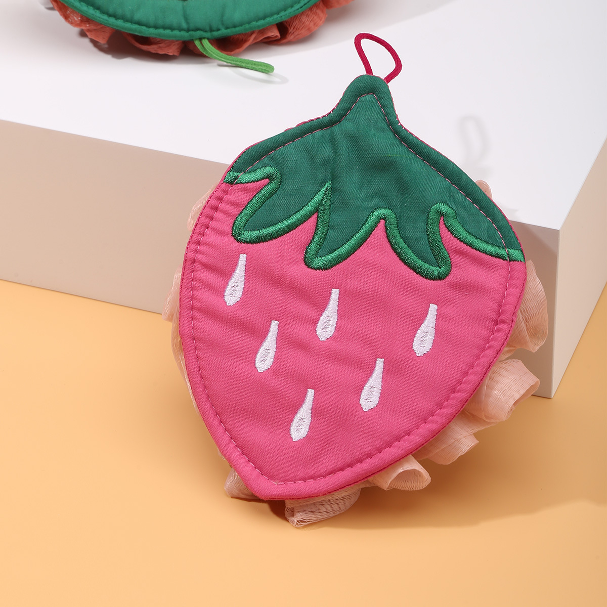 Fruit Strawberry Bath Ball Bath Towel Girls Baby Bath Flower Instagram Cute Bubble Ball Soft Not Loose Bath Flower details Picture