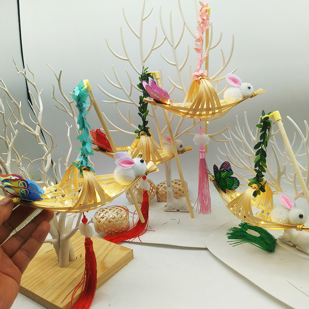 Handmade bamboo mini rabbits, butterflies, small boats, lanterns that light up, hand-held night tour and night market stalls, small lanterns Specification image